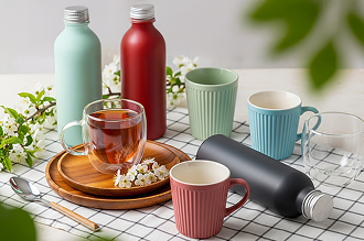 الأكواب والحراريات